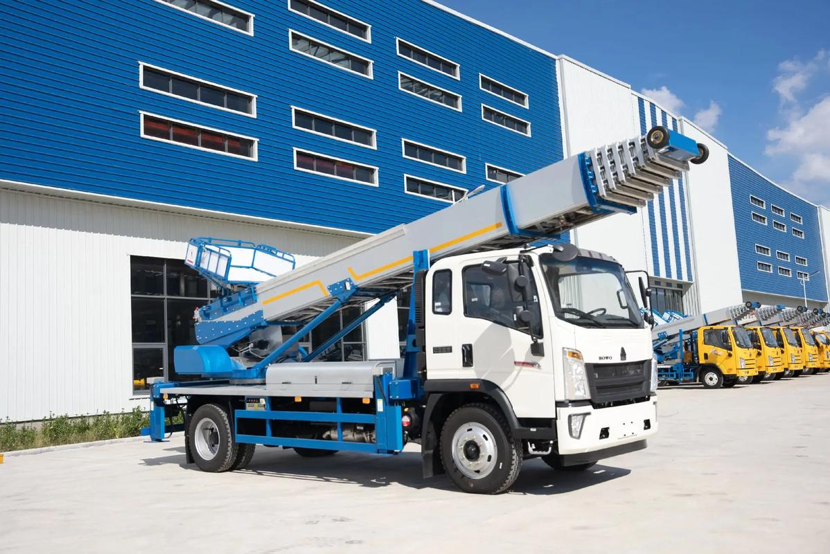 紫云出租云梯车高空作业车 建筑垃圾搬运